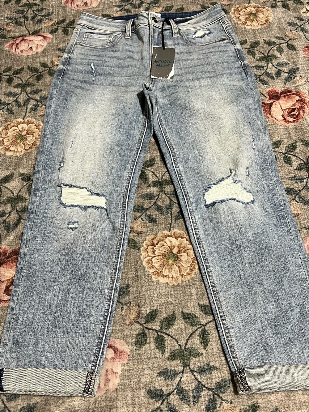 NWT Women’s Studio Blue Boyfriend Overkill Light Washed Jeans - Size 27